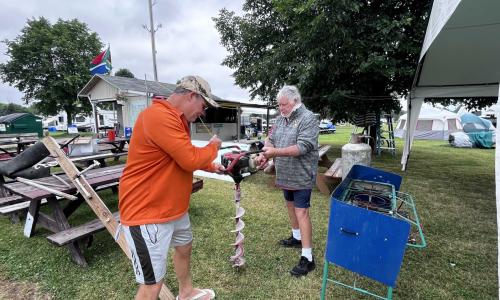 David & Ray digging holes