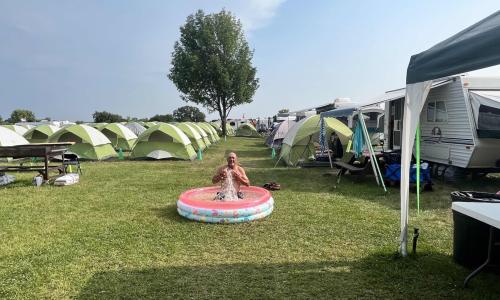 Hotkosh! - Ant cooling off